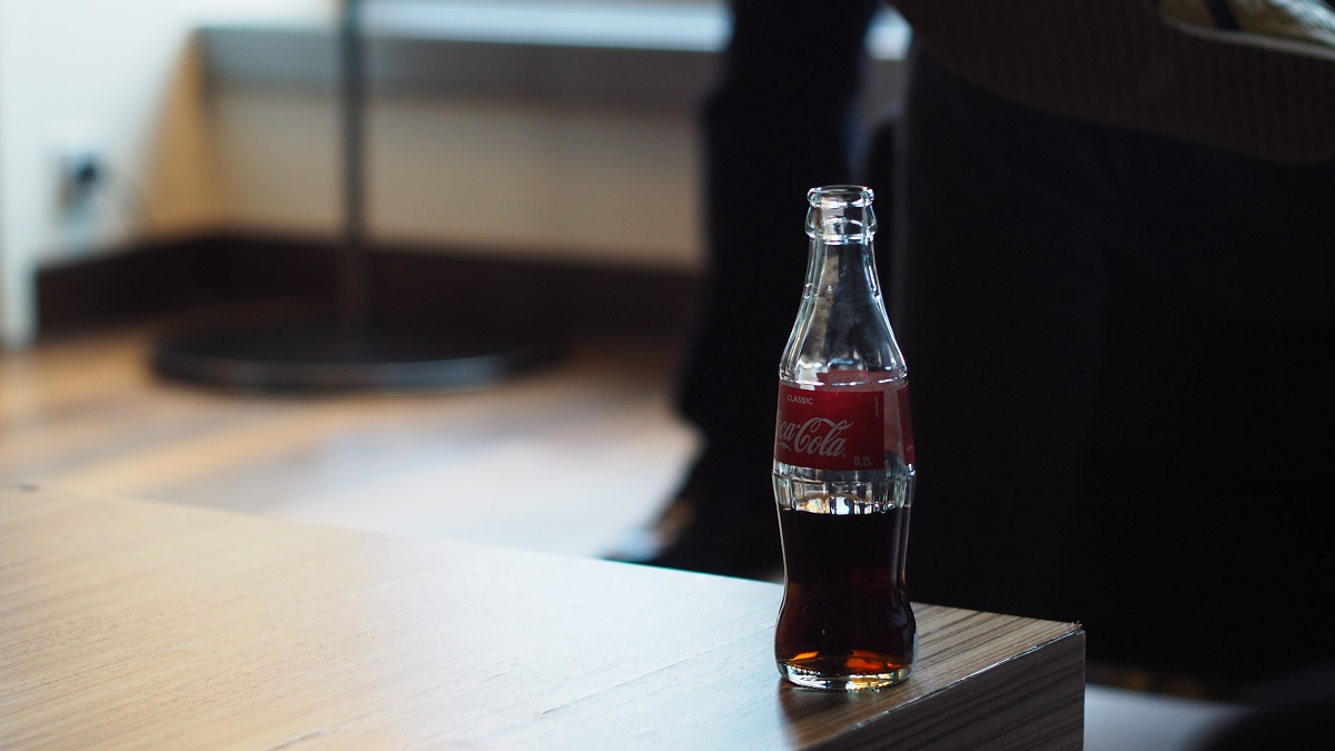 coca-cola do usuwania tłustych plam z ubrań