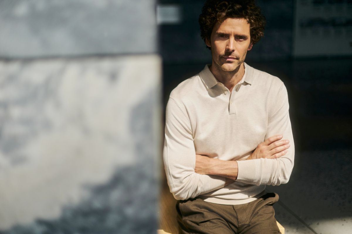 Longsleeve - między casualem a elegancją. Jak nosić, żeby wyglądać stylowo, a nie sportowo?