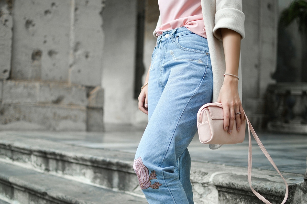 Jeansy damskie – must have w szafie